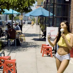 Gianna Dior en 'Jules Jordan' La ninfómana Gianna Dior da la cabeza de carretera antes de follar a una bbc (Miniatura 1)